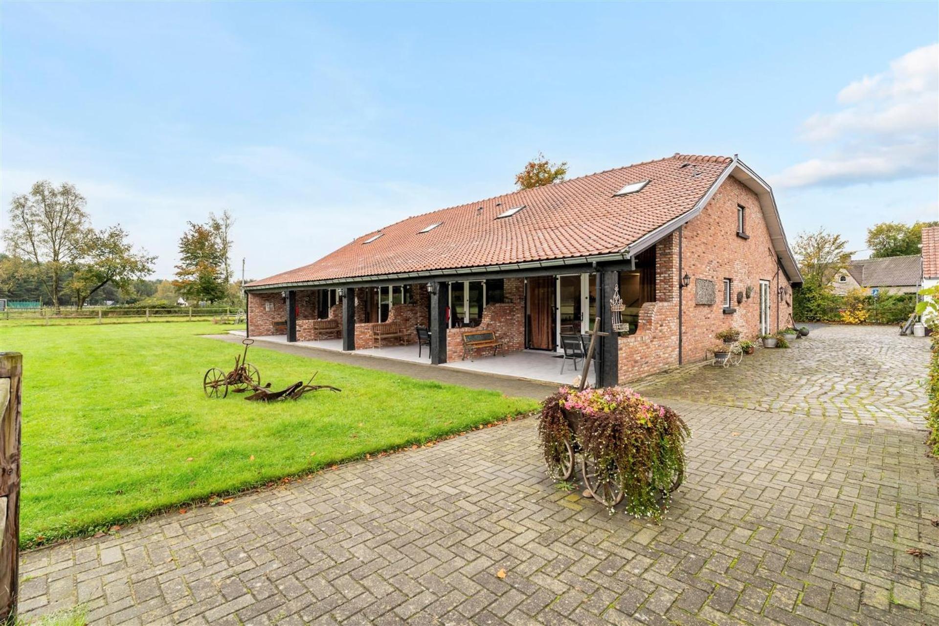 B&B De Kroonhoeve Beringen Eksteriør bilde